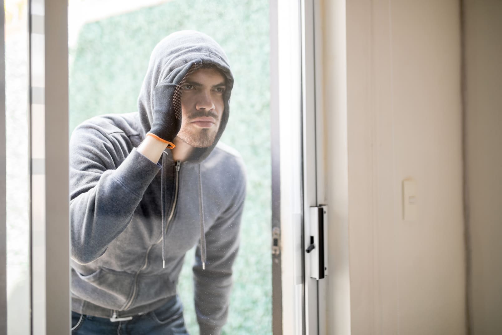 ¿Qué es un inhibidor de señal y cómo proteger tu alarma de un bloqueo?